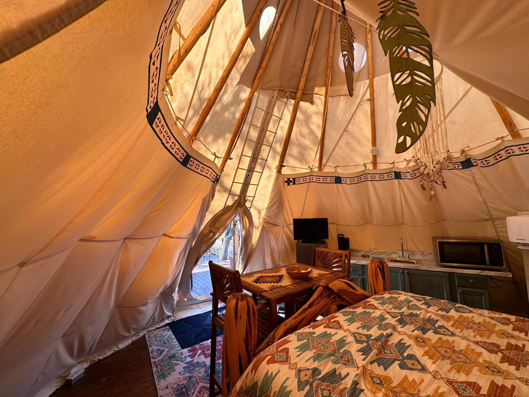 Bandera Stronghold - Cochise Tipi Екстериор снимка